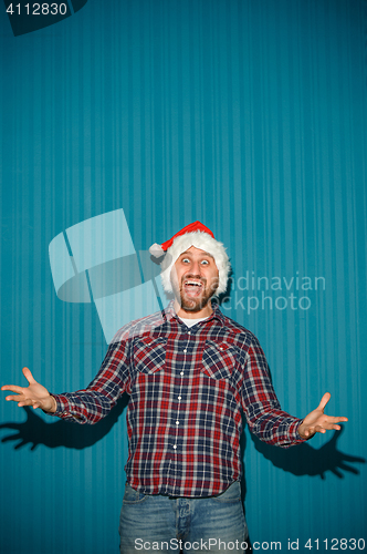 Image of Smiling christmas man wearing a santa hat