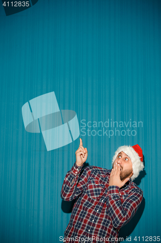 Image of frightened christmas man wearing a santa hat