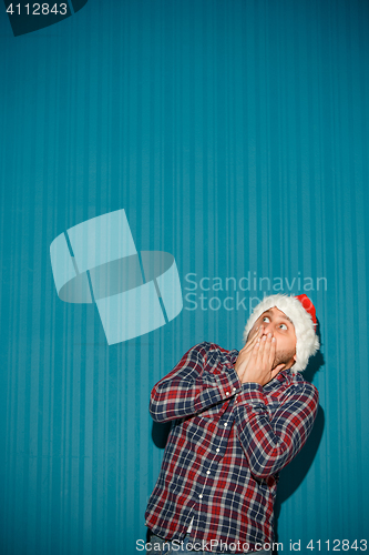 Image of frightened christmas man wearing a santa hat