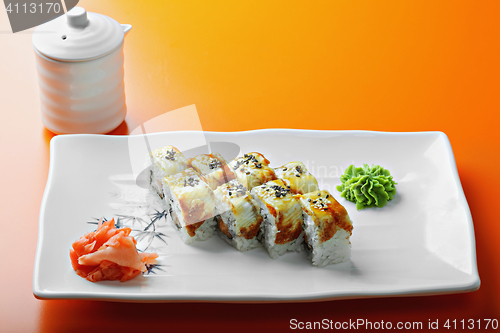 Image of Canada roll with salmon and eel