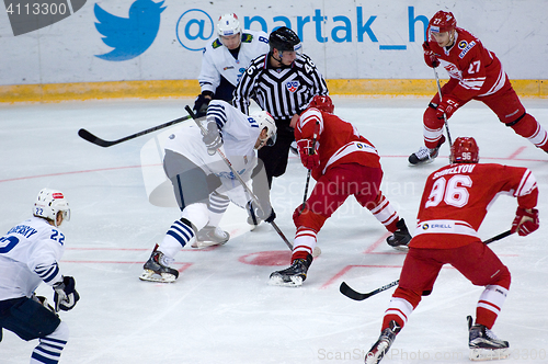 Image of C. Wellman (7) on faceoff