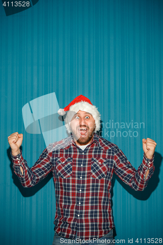 Image of Smiling christmas man wearing a santa hat