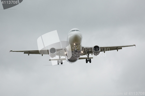 Image of Commercial Plane Landing