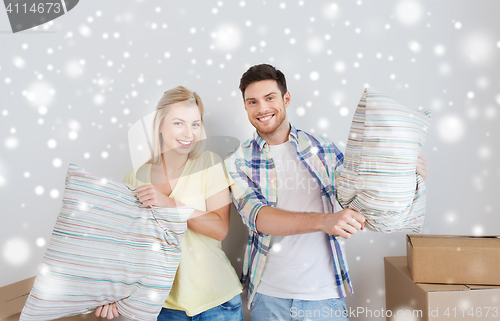 Image of happy couple pillows moving to new home