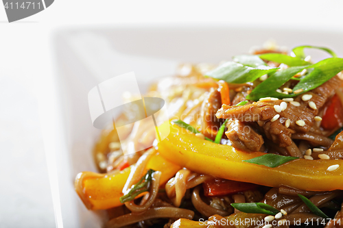 Image of Chow mein noodles with beef closeup