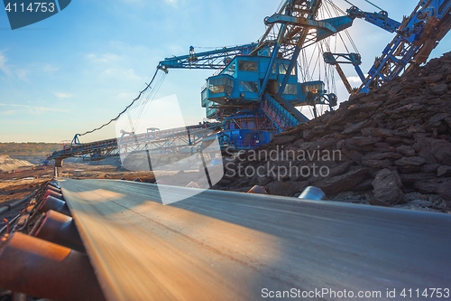 Image of Long conveyor belt transporting ore