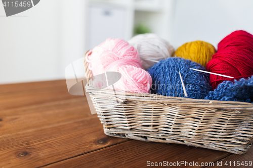 Image of basket with knitting needles and balls of yarn