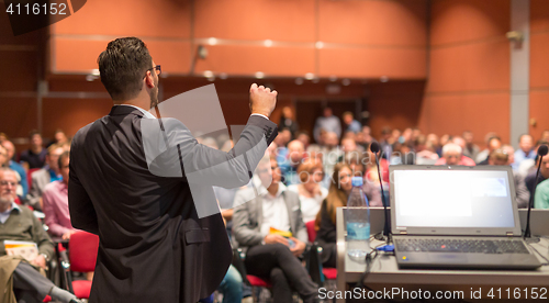 Image of Public speaker giving talk at Business Event.