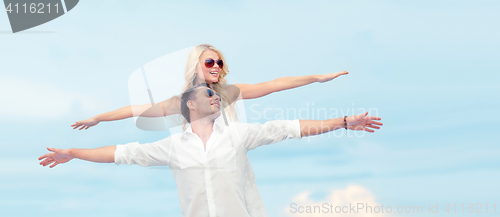 Image of couple at seaside