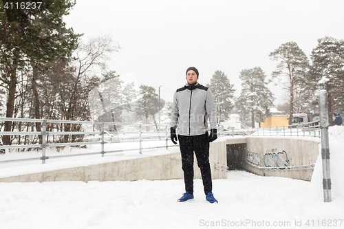 Image of sports man in winter outdoors