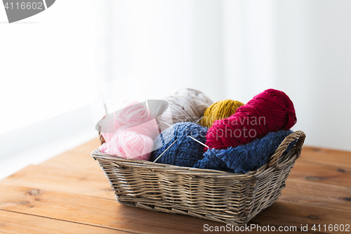 Image of basket with knitting needles and balls of yarn