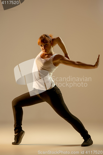 Image of The women dancing hip hop choreography