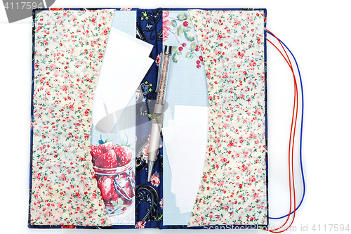 Image of Scrapbooking holder for travel documents