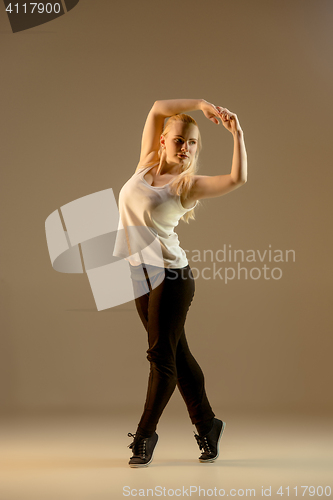 Image of The women dancing hip hop choreography