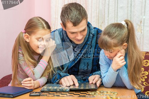 Image of Pope shows children his collection of coins