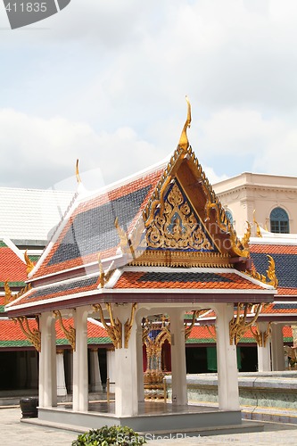 Image of Thai temple courtyard