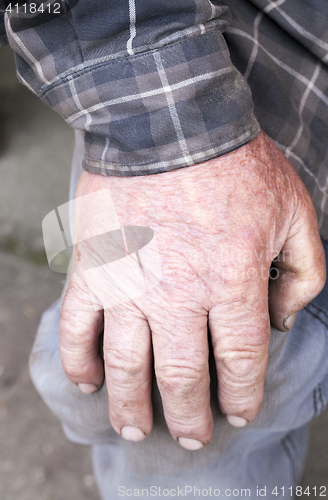 Image of hand of an old man