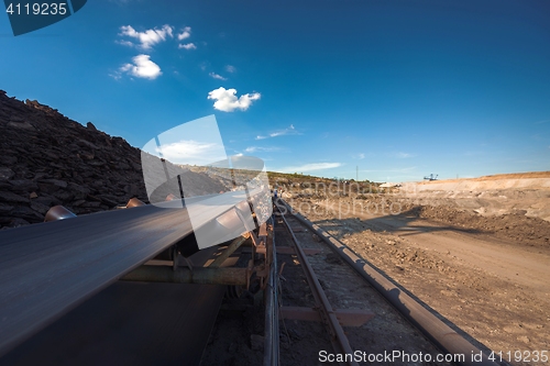 Image of Long conveyor belt transporting ore