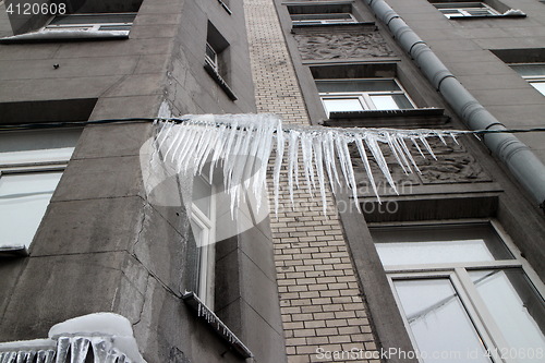 Image of  large icicles on the wire