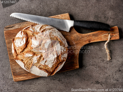 Image of freshly baked bread and knife