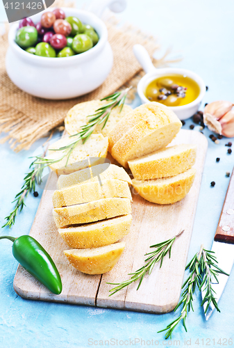 Image of olives and bread