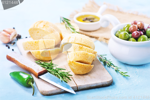 Image of olives and bread