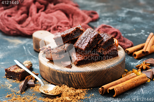 Image of cake and cocoa powder