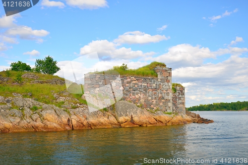Image of Suomenlinna fortress ruins view from a boat