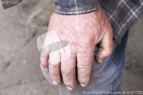 Image of hand of an old man