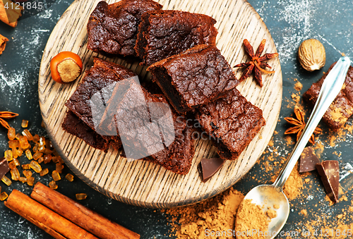 Image of cake and cocoa powder