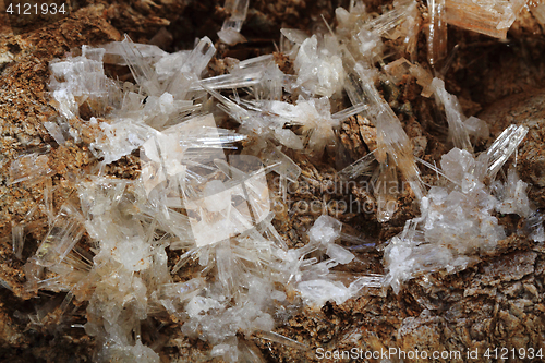 Image of unkinown mineral crystals