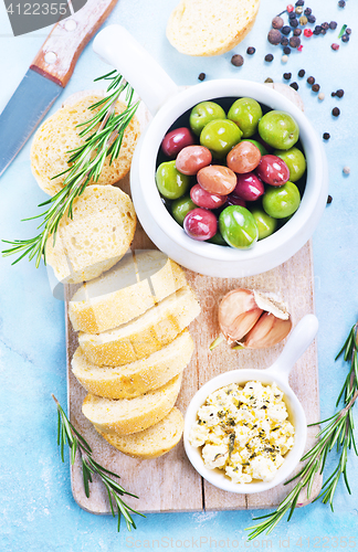 Image of olives and bread