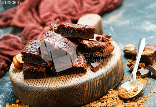 Image of cake and cocoa powder