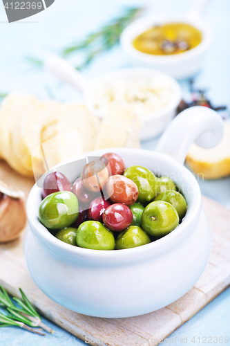 Image of olives and bread