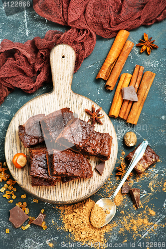 Image of cake and cocoa powder