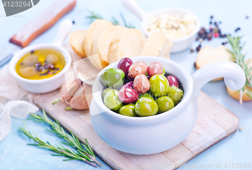 Image of olives and bread