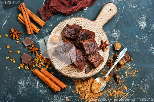 Image of cake and cocoa powder
