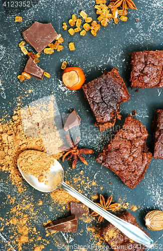 Image of cake and cocoa powder