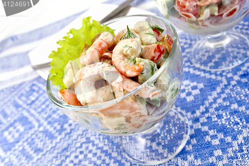 Image of Salad with shrimp and avocado in glass on tablecloth