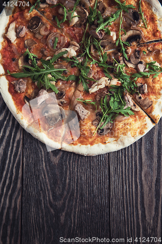 Image of Pizza with chicken and mushrooms