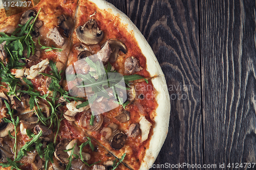 Image of Pizza with chicken and mushrooms