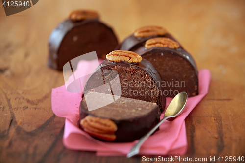 Image of brown chocolate cake