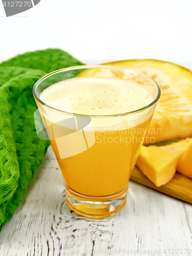 Image of Juice pumpkin with napkin on light board