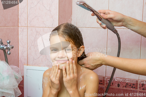 Image of Seven-year girl bathe in a bath under the shower