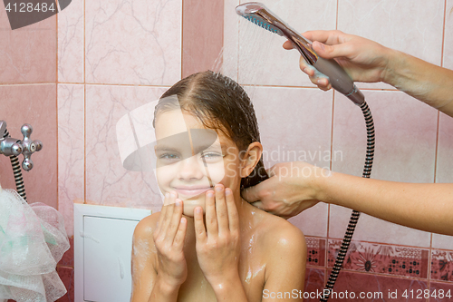 Image of Seven-year girl bathe in a bath under the shower