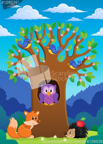 Image of Tree with various animals theme 4