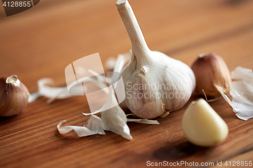 Image of close up of garlic on wooden table