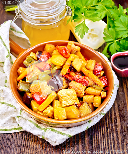 Image of Roast with vegetables and honey in pan on towel