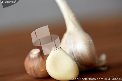 Image of close up of garlic on wooden table