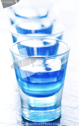 Image of blue alcoholic drink into small glasses